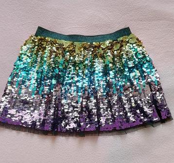 Een mooie rok voor een meisje beschikbaar voor biedingen