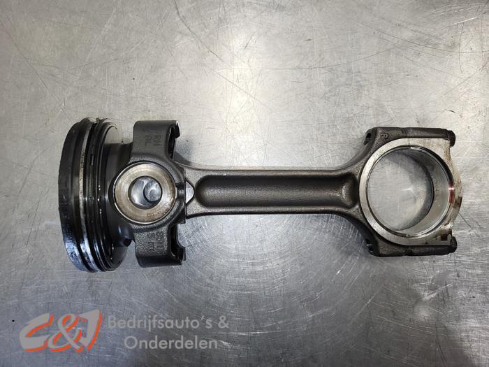 Zuiger van een Fiat Talento, Auto-onderdelen, Motor en Toebehoren, Fiat, Gebruikt, 3 maanden garantie, Ophalen of Verzenden