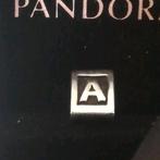 Pandora letter bedel : A in nieuwstaat, Sieraden, Tassen en Uiterlijk, Bedels, Verzenden, Pandora, Zo goed als nieuw, 1 bedel
