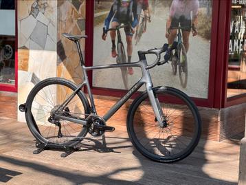 Scott Addict 30 XXL + 1.90m  105 Di2 beschikbaar voor biedingen