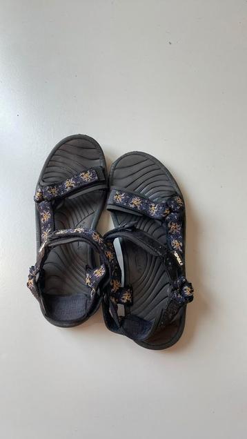 Teva slippers maat 38 beschikbaar voor biedingen