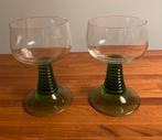 Twee moezelglazen met lichtgroene voet, Verzamelen, Glas en Borrelglaasjes, Ophalen of Verzenden, Zo goed als nieuw, Overige typen