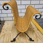 GIETIJZEREN-ROTAN KRANTEN/LECTUURBAK, Ophalen, Zo goed als nieuw