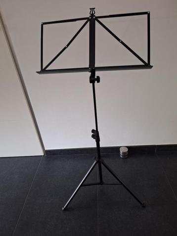 Zwarte verstelbare muziekstandaard - merk K&M - € 15.00 beschikbaar voor biedingen
