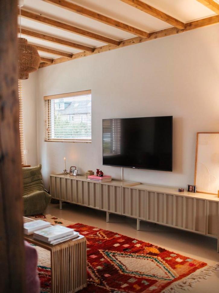 Hkliving lowboard dressoir pebble, 1 of 2 stuks, Huis en Inrichting, Kasten | Dressoirs, Zo goed als nieuw, 150 tot 200 cm, 25 tot 50 cm