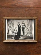 Foto Koningshuis Juliana en Bernhard met kinderen, Verzamelen, Koninklijk Huis en Royalty, Ophalen of Verzenden, Kaart, Foto of Prent