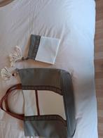 Grijs/witte nieuwe tas met make up tasje 4 euro, Ophalen of Verzenden, Nieuw, Wit, Overige merken