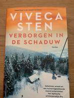 Verborgen in de Schaduw - Viveca Sten, Viveca Sten, Ophalen of Verzenden, Zo goed als nieuw, Nederland
