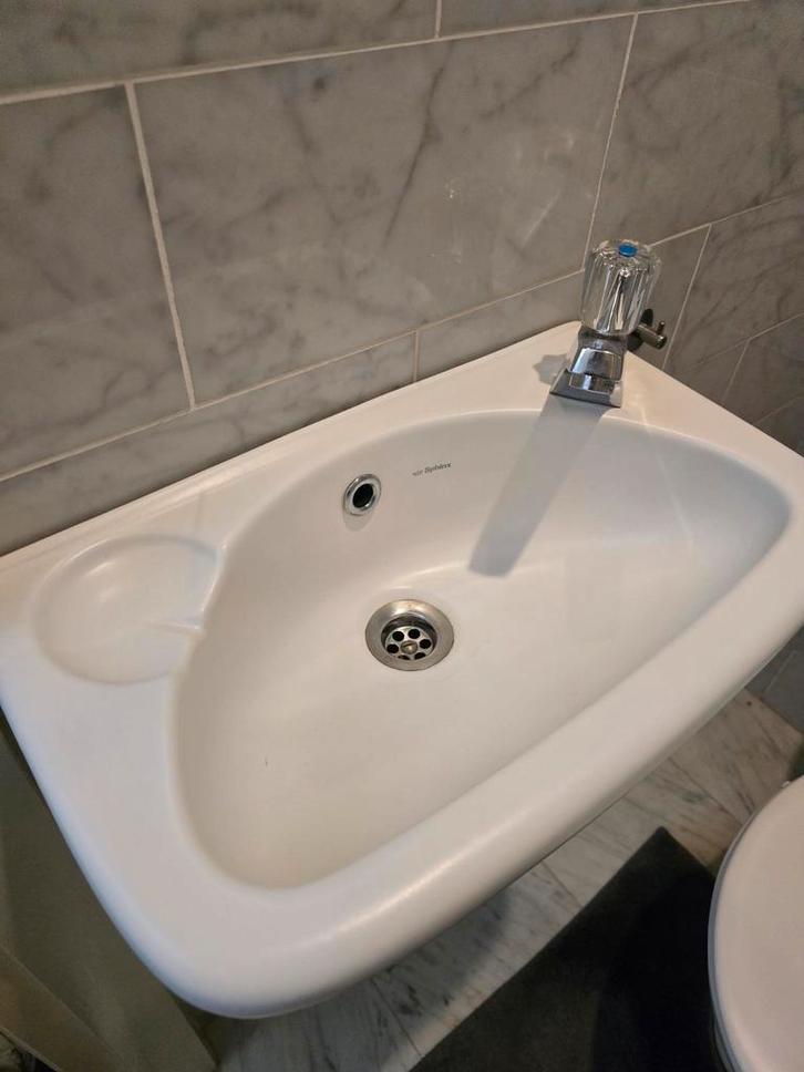 Sphinx net fonteintje met kraan, mat wit. (2x), Doe-het-zelf en Verbouw, Sanitair, Gebruikt, Wastafel, Chroom, Steen, Ophalen