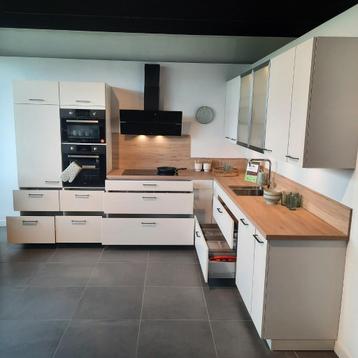 BDR017 Tortona Magnolia showroom keuken beschikbaar voor biedingen