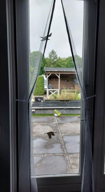 Nieuw vliegengordijn met magneetsluiting. beschikbaar voor biedingen