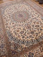 Vintage handgeknoopt perzisch tapijt nain 343x245, Huis en Inrichting, Stoffering | Tapijten en Kleden, Info@SlatsAntiek.nl, Tweedehands