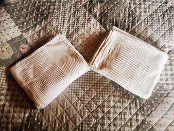 2 x 1 persoons sprei - beige afmetingen 1.50 X 2.40 M beschikbaar voor biedingen