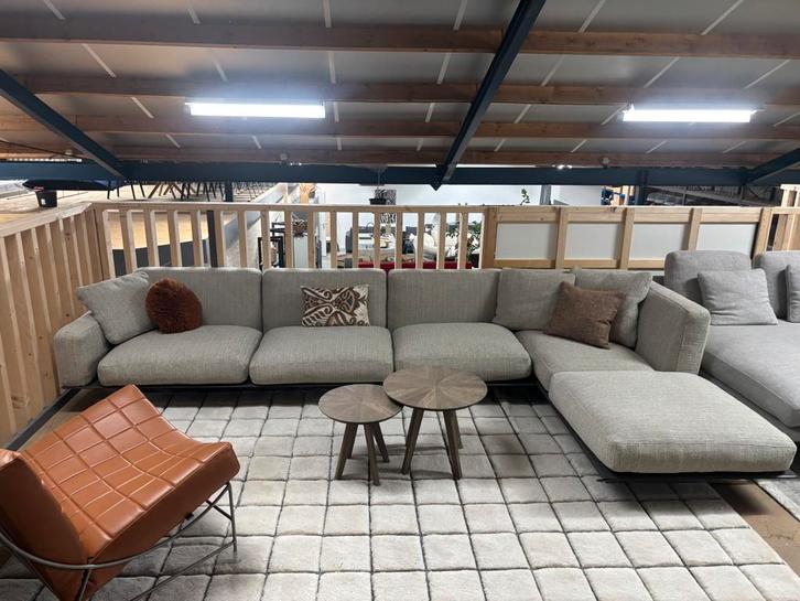 Flexform Hoekbank 265x193cm stof cat Extra showroomconditie, Huis en Inrichting, Banken | Voetenbanken en Poefen, Zo goed als nieuw