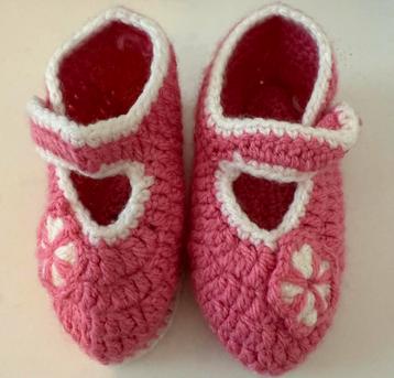 gebreide babyschoentjes beschikbaar voor biedingen