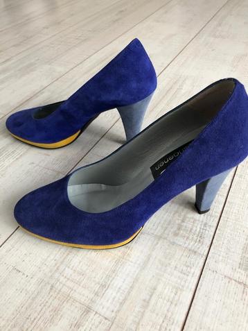 Kobaltblauwe suede pumps maat 38 beschikbaar voor biedingen