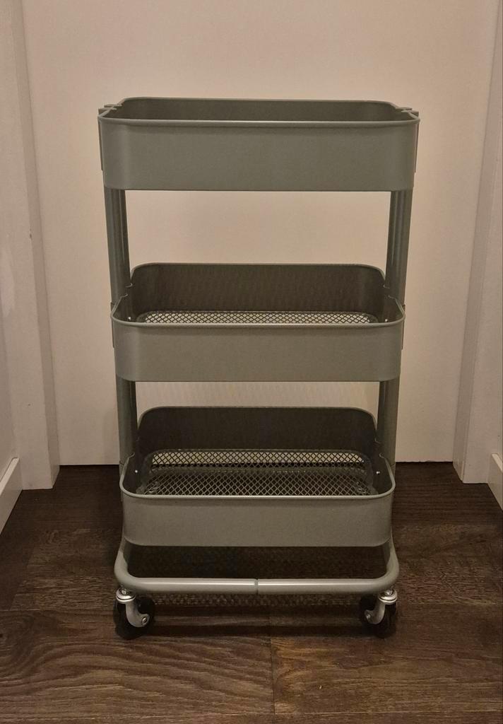 IKEA Råskog Roltafel - Zonder Gebruikssporen, Huis en Inrichting, Kasten | Stellingkasten, Zo goed als nieuw, Ophalen