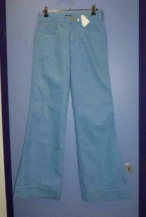 Karl Lagerfeld licht blauwe flared jeans (erg wijd) 27 27630, Kleding | Dames, Spijkerbroeken en Jeans, Zo goed als nieuw, W27 (confectie 34) of kleiner