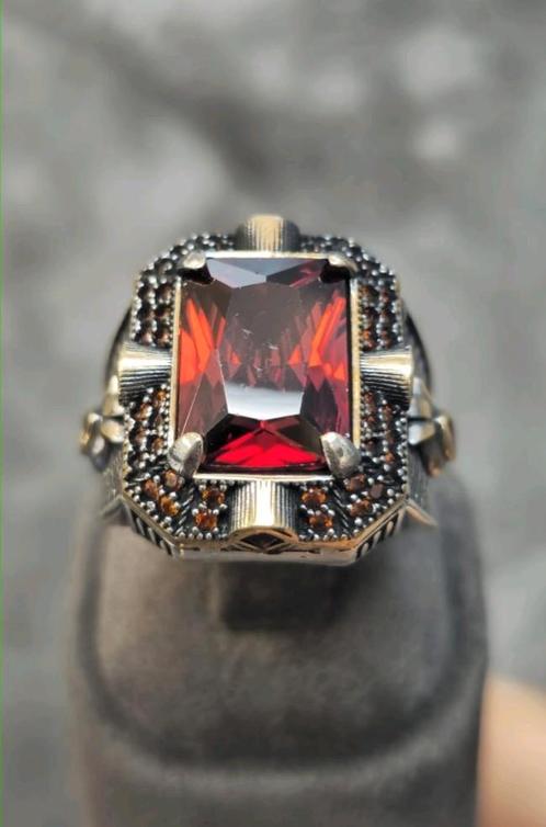 Zilveren robijnring – Voeg kracht en klasse toe aan je look!, Sieraden, Tassen en Uiterlijk, Ringen, Nieuw, Heer, Zilver, Zilver