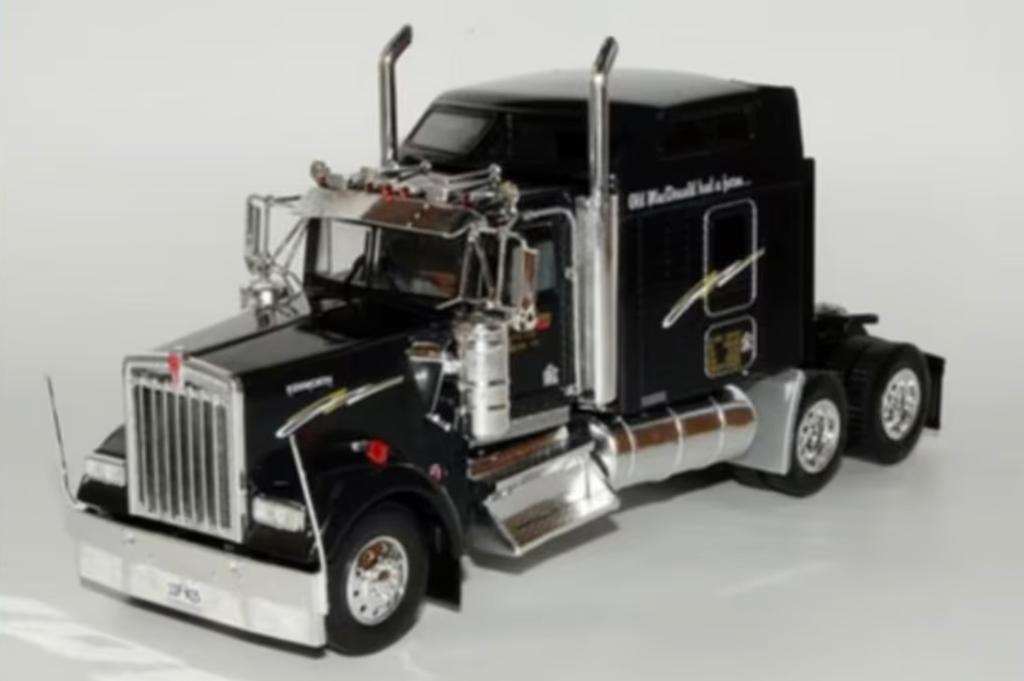 Kenworth W900 1991 VEETRANSPORT schaal 1/43 US trucks # 59, Hobby en Vrije tijd, Verzenden, Nieuw, Bus of Vrachtwagen, Overige merken