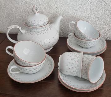 Servies  beschikbaar voor biedingen