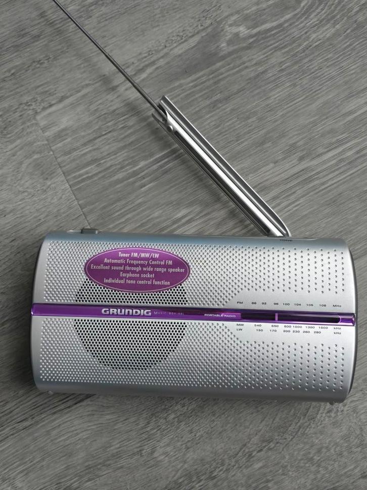 Grundig Draagbare Radio - Vintage!, Audio, Tv en Foto, Radio's, Gebruikt, Radio, Ophalen of Verzenden