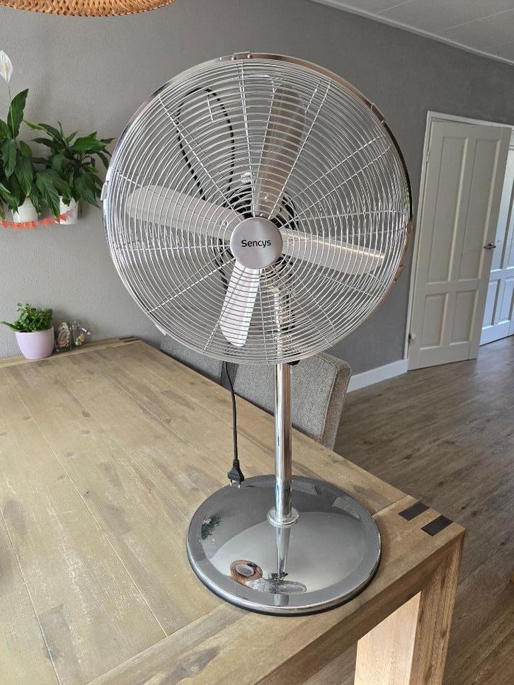 Sencys statiefventilator, Witgoed en Apparatuur, Ventilatoren, Zo goed als nieuw, Statiefventilator, Ophalen
