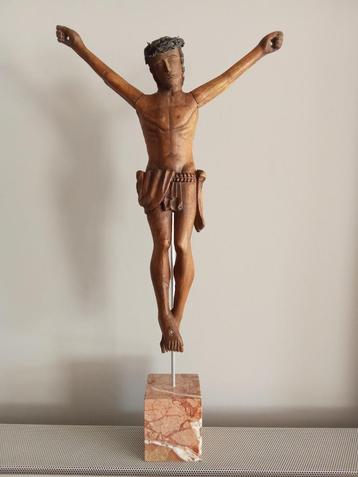 Corpus Christi op sokkel 65.5cm beschikbaar voor biedingen
