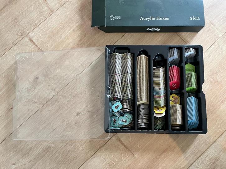 Castles of Burgundy Special Edition - Kartonnen tegels, Hobby en Vrije tijd, Gezelschapsspellen | Bordspellen, Nieuw, Een of twee spelers