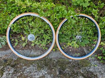 Racefiets wielen set shimano 600 ultegra rigida 9 speed beschikbaar voor biedingen