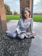 Elisa - beeldje meisje met duiven, Antiek en Kunst, Ophalen of Verzenden