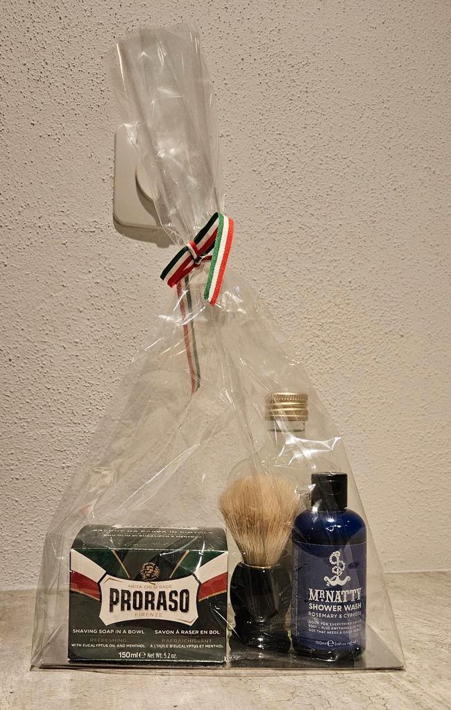 NIEUW Scheerset cadeau, Sieraden, Tassen en Uiterlijk, Uiterlijk | Gezichtsverzorging, Nieuw, Ophalen of Verzenden