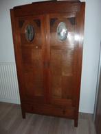 Oude antieke kast., Ophalen