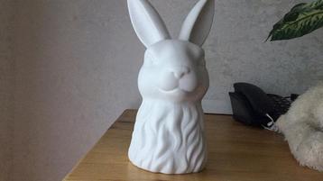 Mooie grote stenen/gipsen haasjes, voor bloemen of kaarsen beschikbaar voor biedingen