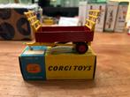 Corgi Toys 62 tipping farm trailer with hay rakes, Corgi, Ophalen of Verzenden, Zo goed als nieuw, Tractor of Landbouw