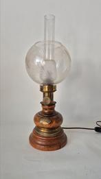 Antieke Olielamp, met E14 fitting, hout en gegraveerd glas., Ophalen of Verzenden