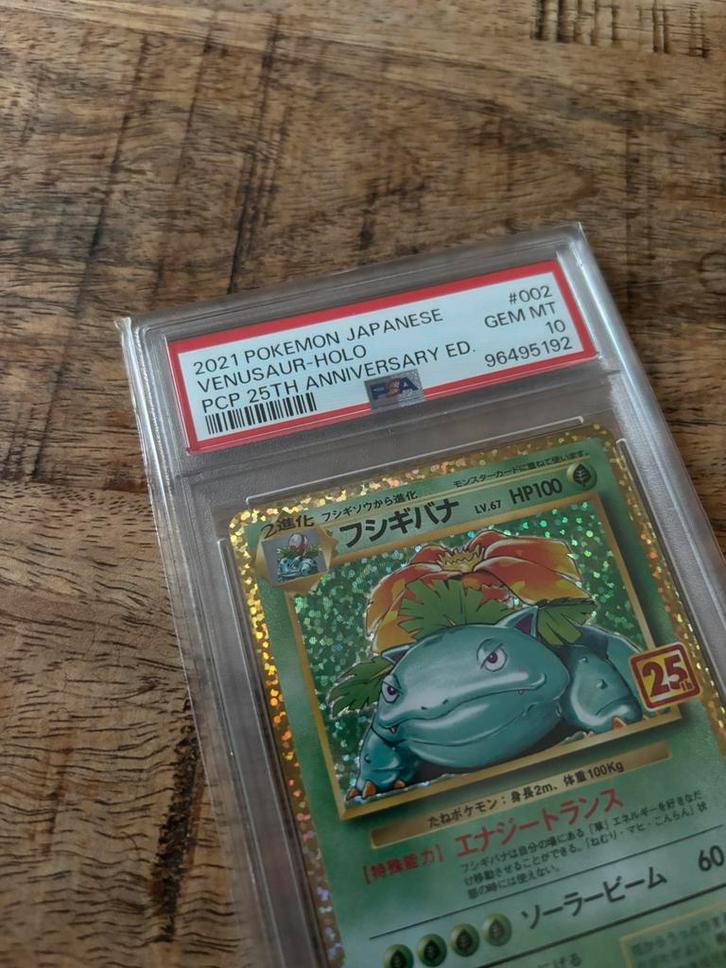 Venusaur Japanese 25th Anniversary Promo PSA 10, Hobby en Vrije tijd, Verzamelkaartspellen | Pokémon, Nieuw, Overige typen, Foil