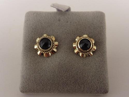 Gouden oorknopjes met granaat                            G28, Sieraden, Tassen en Uiterlijk, Oorbellen, Gebruikt, Knopjes of Stekers