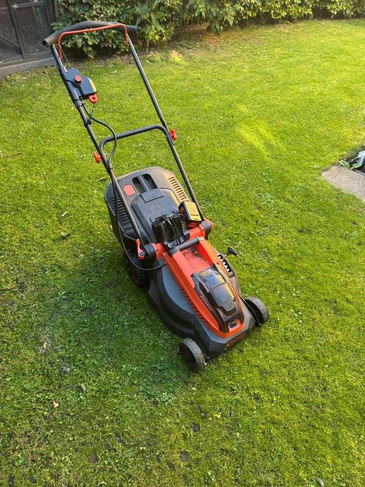 Black en dekker accu grasmaaier CLM3820, Tuin en Terras, Grasmaaiers, Gebruikt, Accu-grasmaaier, 30 t/m 39 cm, Cirkelmaaier, Opvangbak