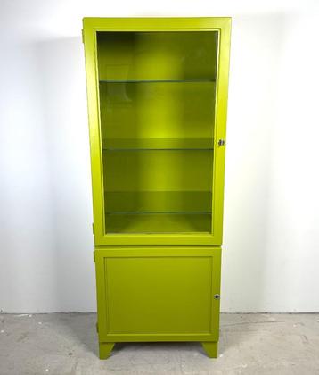 Vintage doktersvitrine, groen gerestyled  beschikbaar voor biedingen
