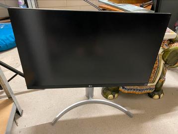 LG UHD 4K HDR 27 inch beeldscherm 27UL650-W beschikbaar voor biedingen
