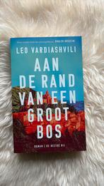Leo Vardiashvili - Aan de rand van een groot bos, Ophalen of Verzenden, Zo goed als nieuw, Leo Vardiashvili