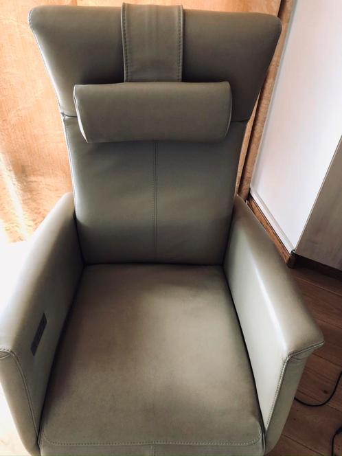 Electrische sta-op stoel, Huis en Inrichting, Fauteuils, Zo goed als nieuw, Leer, 75 tot 100 cm, Minder dan 75 cm, Ophalen