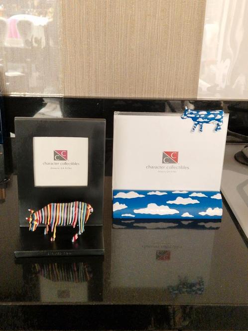 2x Cow Parade Fotolijstjes"Striped Cow"€20.00"Sky Cow"€15.00, Antiek en Kunst, Kunst | Designobjecten, Ophalen of Verzenden