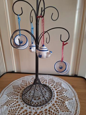 4 Delfts Blauwe hangertjes beschikbaar voor biedingen