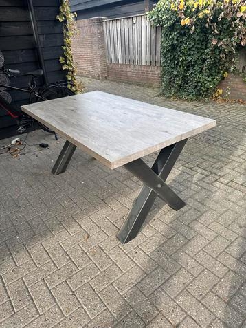 Mooie Rechthoekige Eettafel 160x90cm beschikbaar voor biedingen