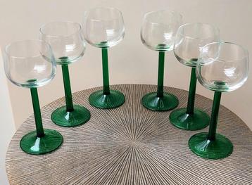 Nieuw vintage doos 6 wijnglazen glazen groene voet Luminarc beschikbaar voor biedingen