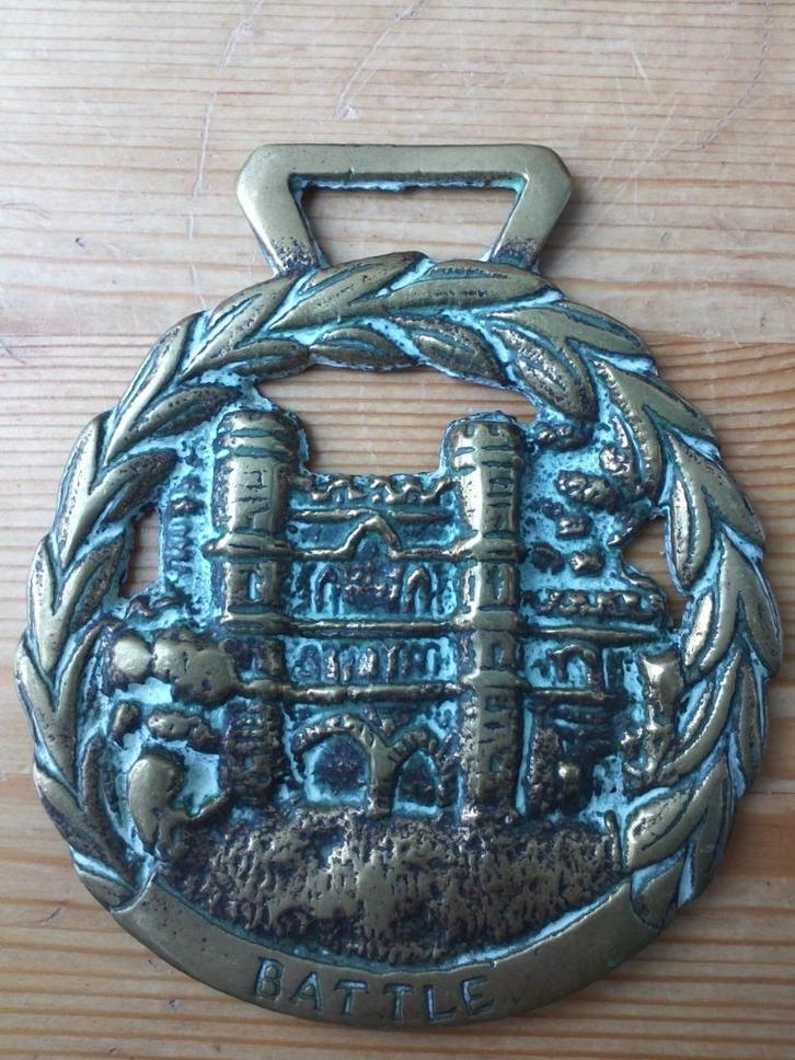 Antiek kleppermannetje uit Engeland met Battle castle 8,6 cm, Antiek en Kunst, Antiek | Koper en Brons, Koper, Ophalen of Verzenden