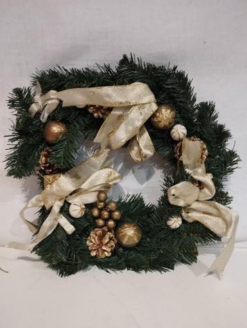 Mooi versierde kerstkrans beschikbaar voor biedingen