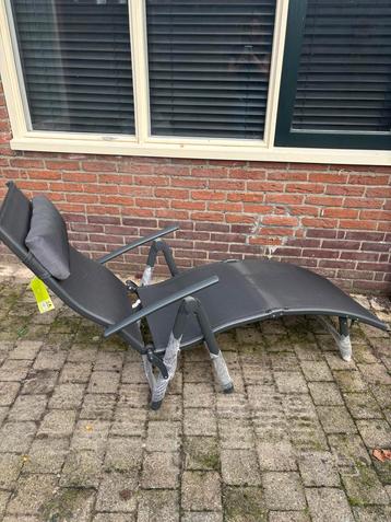 Nieuwe verstelbare tuinstoel beschikbaar voor biedingen